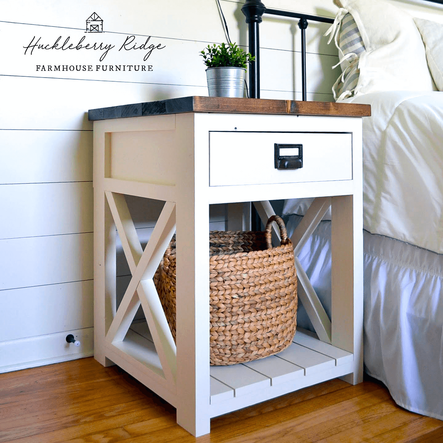 Farmhouse deals white nightstand